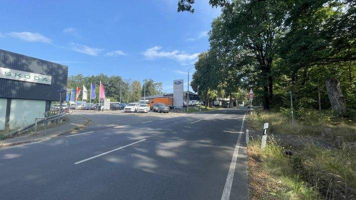 Straßenseitige Zufahrt