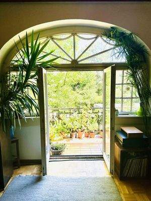 Hinterhaus Ausblick aus dem Balkon im Obergeschoss