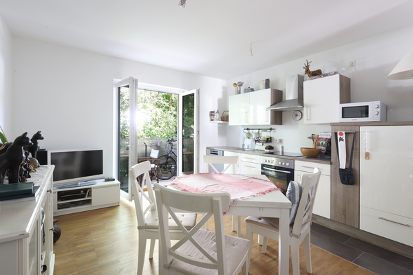 Vom Ess- und Wohnbereich...