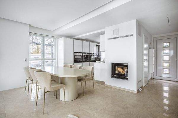 Essbereich mit Kamin