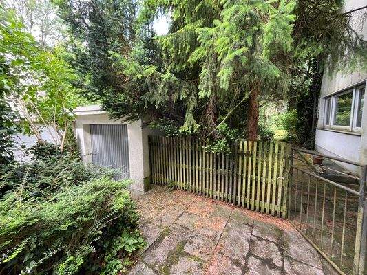 Garage / seitlicher Zugang Garten