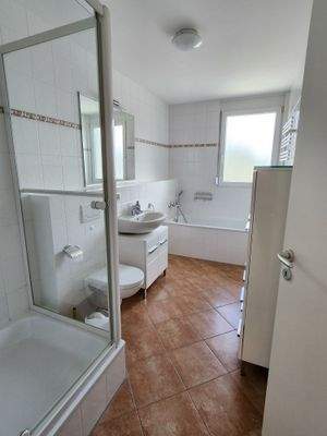 Tgl. Wannen-/Duschbad OG