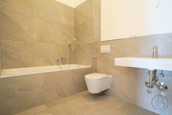 Badezimmer mit Badewanne