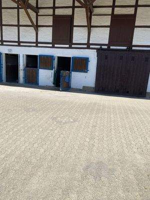 Aussenboxen mit re Garagentor