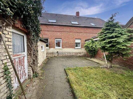 Rückansicht und Garten