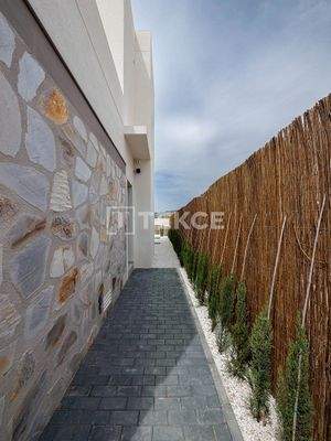 Stylish Mediterranean Villas with Golf & Nature Views in Algorfa