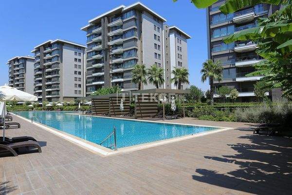 Furnished Apartment in a Complex with a Pool in Konyaaltı Antalya