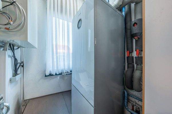 Die Luft-Wärme Pumpe versorgt den Anbau