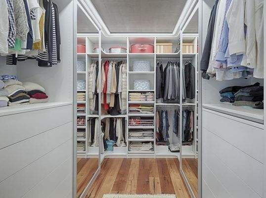 Ankleideraum am Elternschlafzimmer