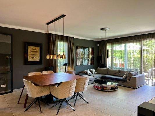 Wohn-/ Esszimmer