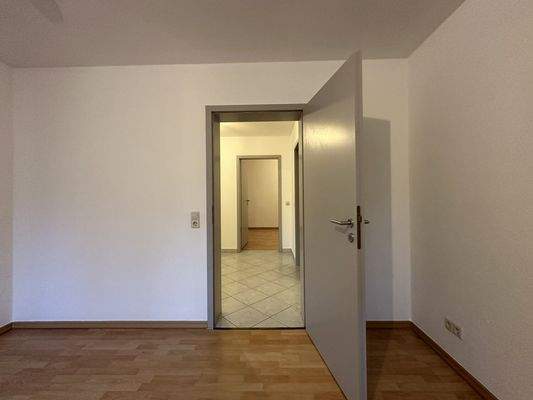 Blick vom Wohnzimmer ins Schlafzimmer