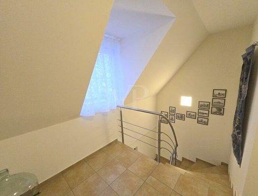 Treppenaufgang zum DG