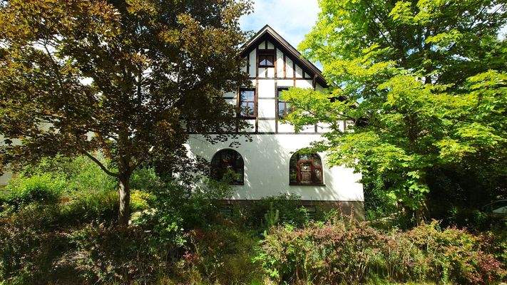 Wohnhaus von Straße aus 