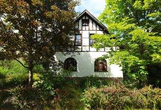 Wohnhaus von Straße aus 