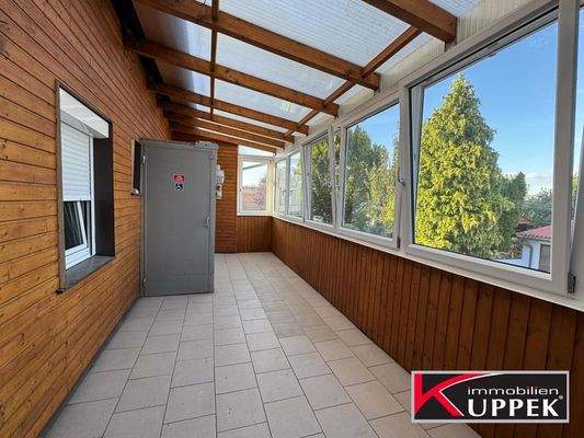 Loggia ca. 15m² - verglast