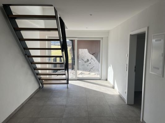 Flur und Treppe in das 2.DG