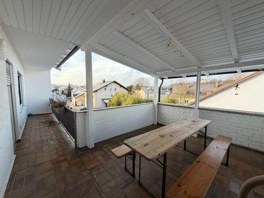 Überdachter Balkon 2. OG