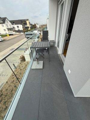 großzügiger Balkon.jpeg