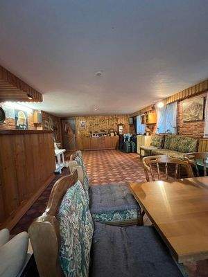 Partykeller Blick zur Tür