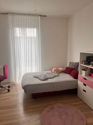 Schlafzimmer/Arbeitszimmer EG