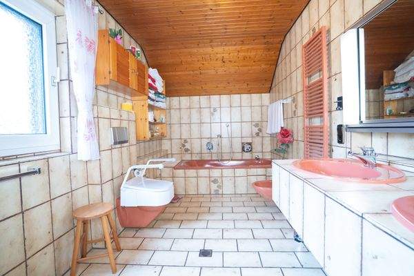 Bad mit Wanne & Dusche