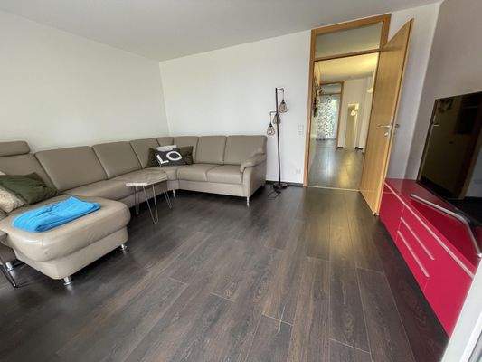 Wohnzimmer mit Zugang auf die...