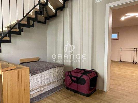 Stauraum "satt" auch unter der Treppe im UG!