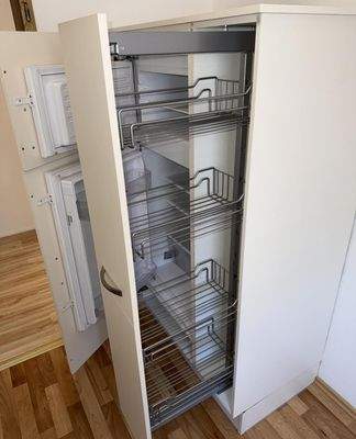 Küche mit Einbauküche