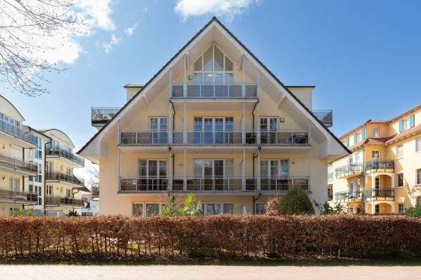 Das dreigeschossige Mehrfamilienhaus 