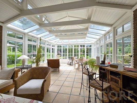 Wintergarten mit offenem Kamin