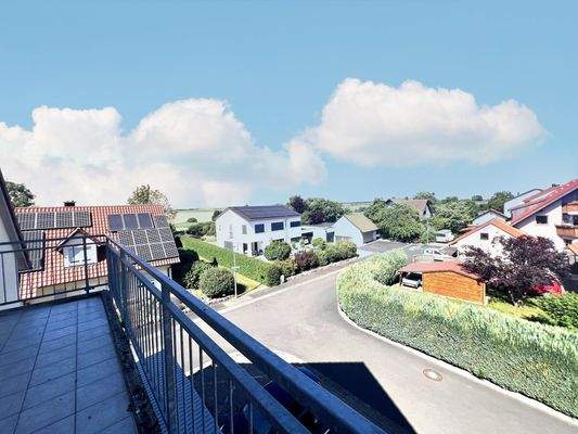 Entspannung pur - genießen Sie den Blick ins Grüne auf Ihrem Balkon