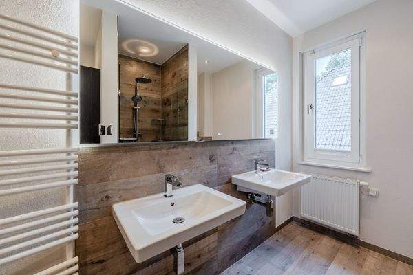 Large shower room on the upper floor