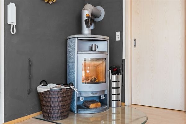 Holzofen im Wohnzimmer