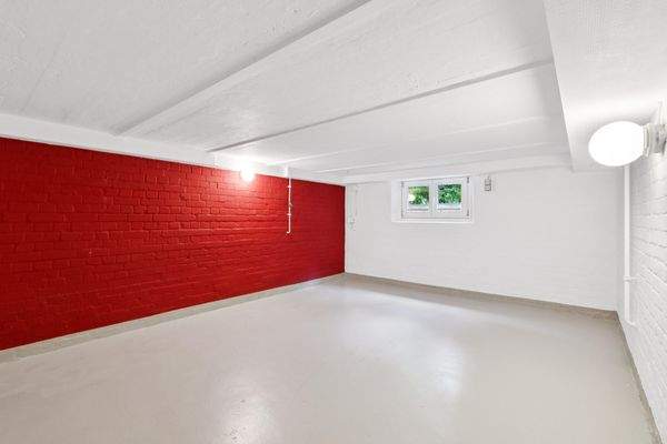 Heller und besonders trockener Keller- bzw. Hobbyraum