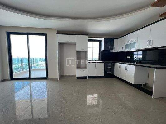 Ready-to-move Apartments with Sea and City Views in Alanya Mahmutlar