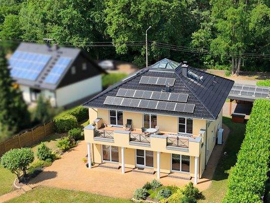 traumhafte Villa aus der Vogelperspektive