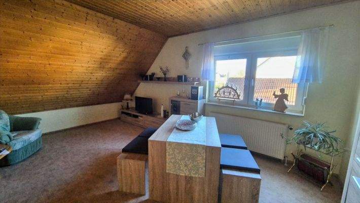 DG-Blick ins Wohnzimmer