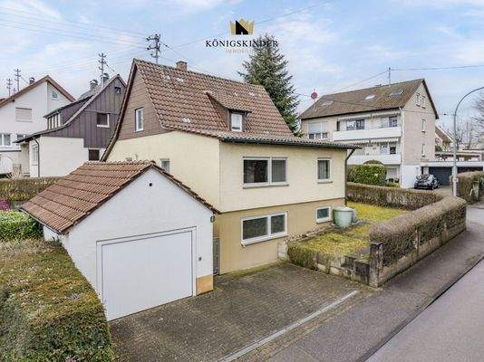 Stellplätze und Garage