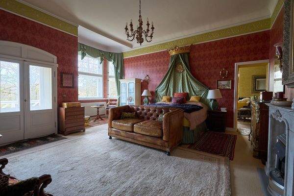 Schlafraum im OG mit Zugang zur Terrasse