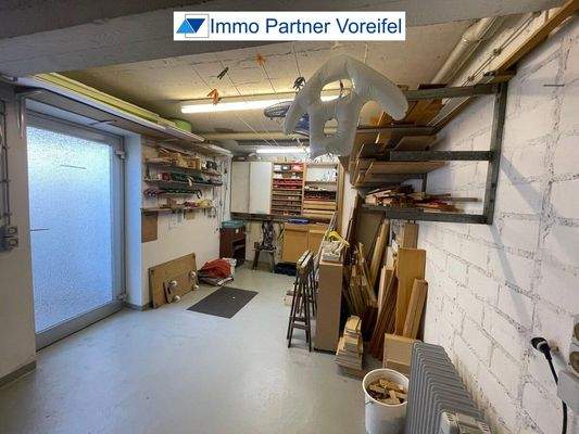 Werkstatt mit Ausgang zum Garten