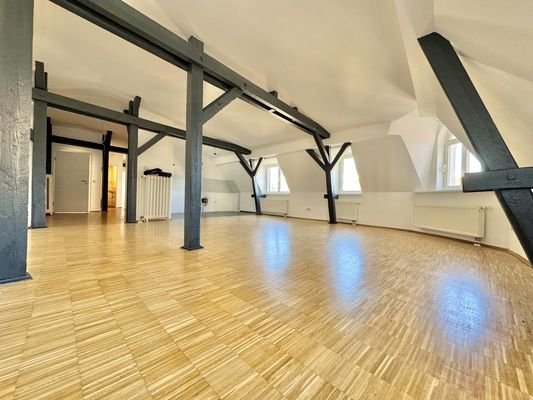 Wohn-Esszimmer, Küche, 2. OG