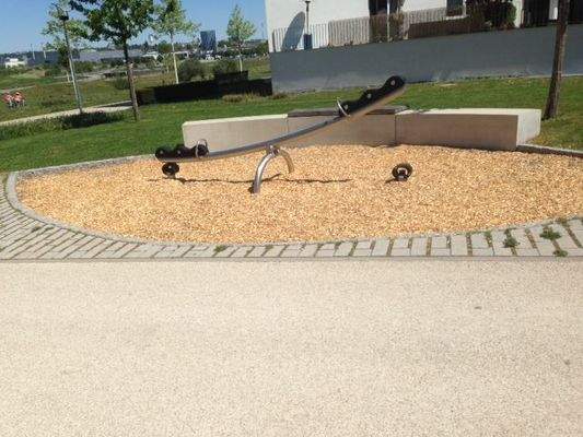 Spielgeraete_Vor_Haus_40_42