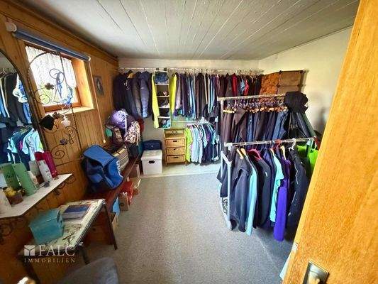 Ankleidezimmer im Untergeschoss