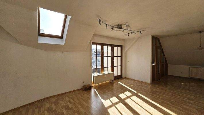 Wohnzimmer mit Blick auf Essecke