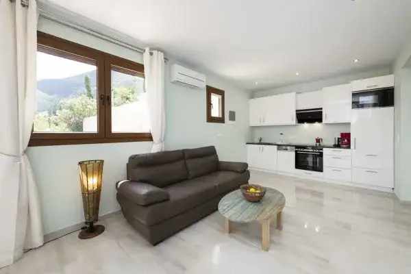 Luxury-Villas-Lefkada-the-white-house-Wohnbereich2