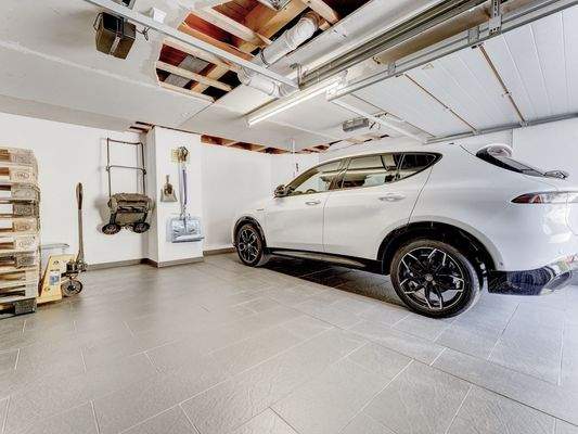 große Doppelgarage mit 2 Wallboxen