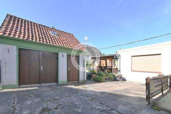 Der Bereich hinter dem Haus