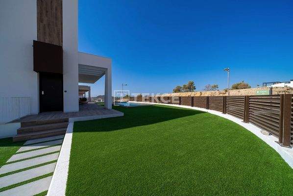 Villas in Proximity to the City in Finestrat Alicante