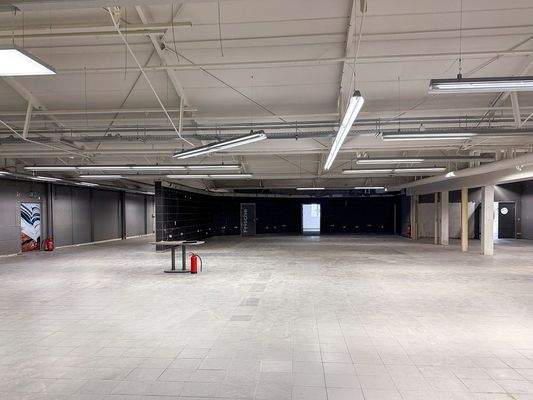 Lager-/Verkaufsfläche