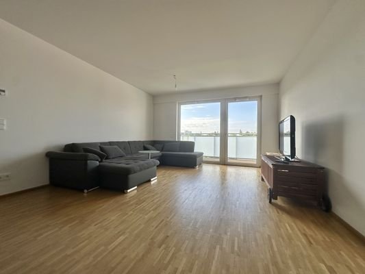 Wohnbereich mit gemütlichem Sofa